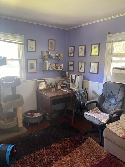 Building Photo - 813 S Mitchell St