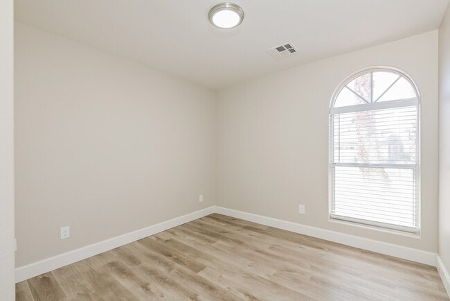 Building Photo - 1137 Shady Run Terrace