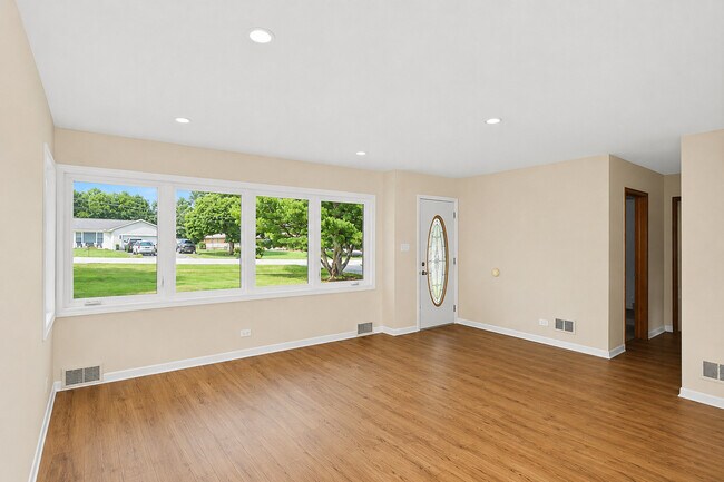 Building Photo - 7N435 Linden Ave