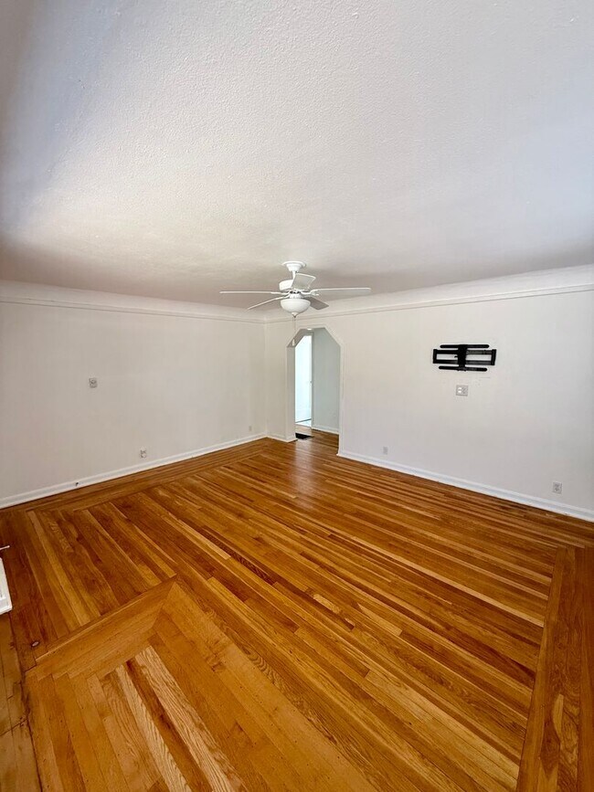 Building Photo - 2036 Lavey St