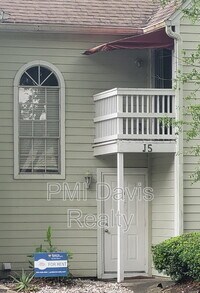 Building Photo - 2300 Twelve Oaks Dr