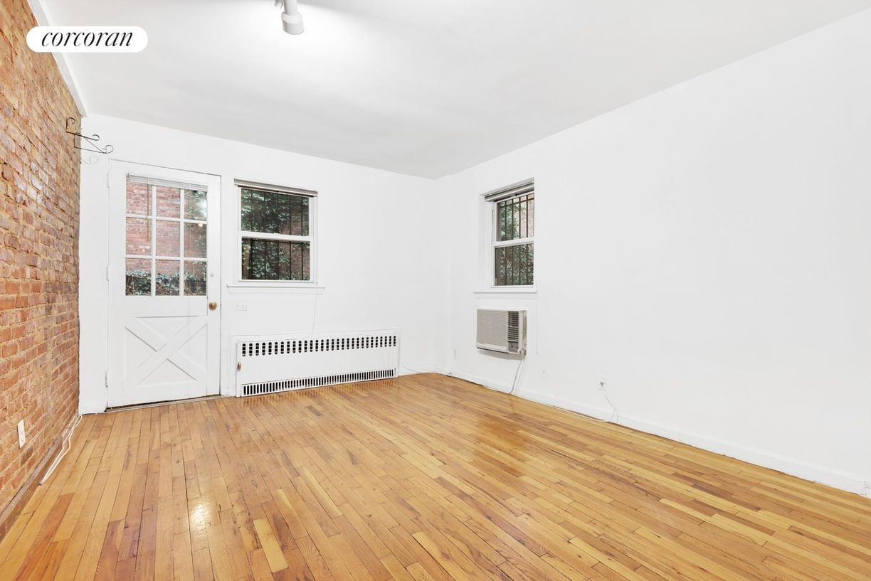 Building Photo - 53 W 76th St
