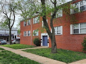 Building Photo - Charming 2 Bedroom Apartment