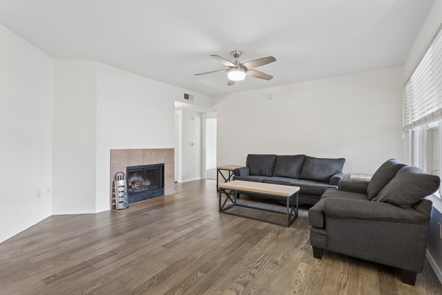 Wood-burning fireplace - 4925 E Desert Cove Ave