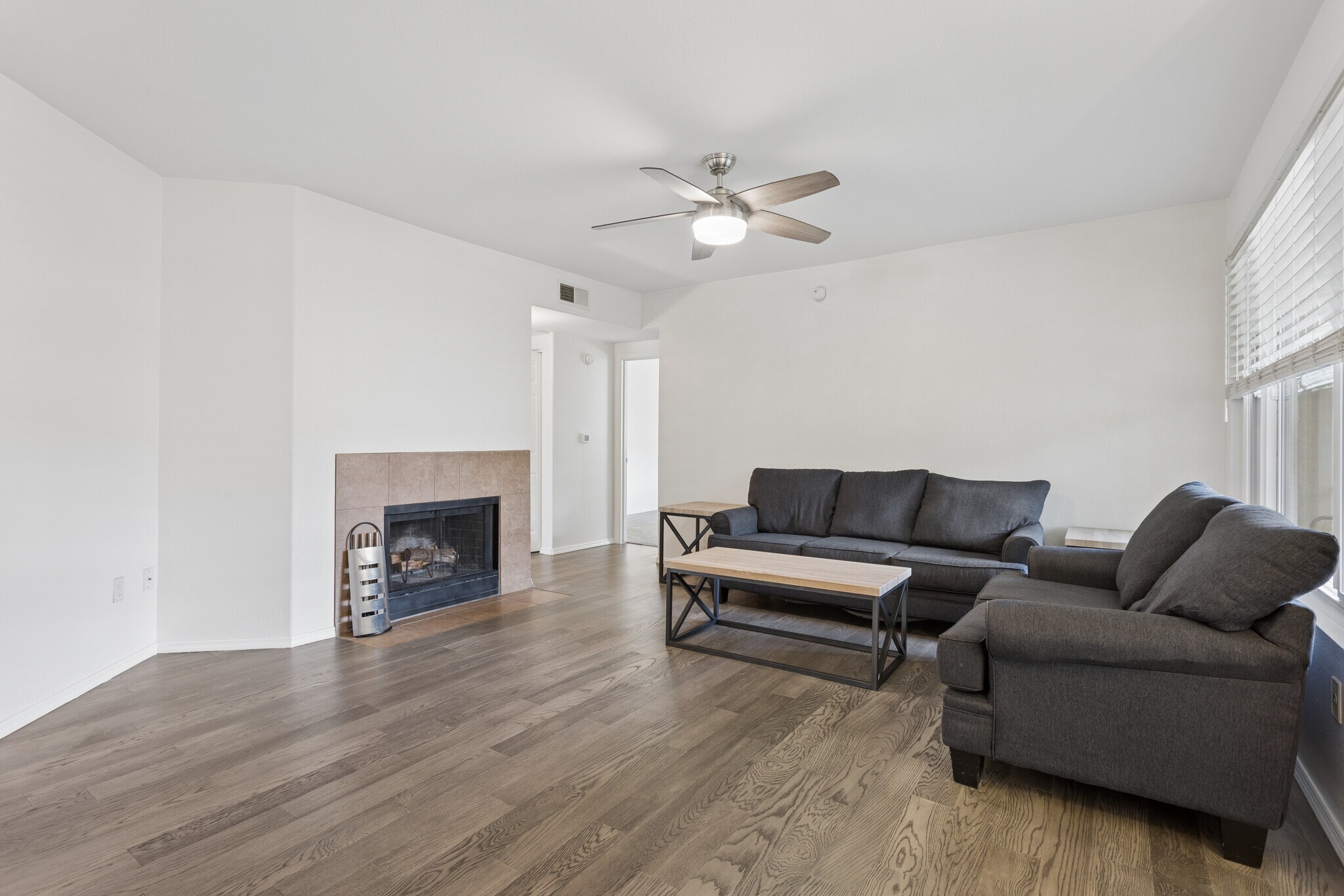 Wood-burning fireplace - 4925 E Desert Cove Ave