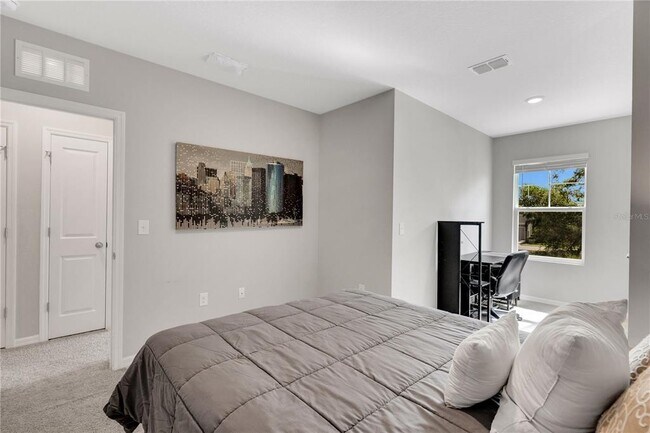 Building Photo - 8649 Daydream St