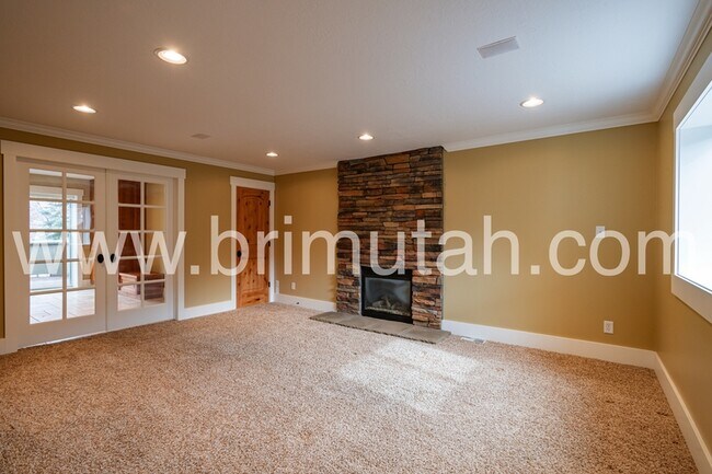 Building Photo - 105 Young Oak Rd