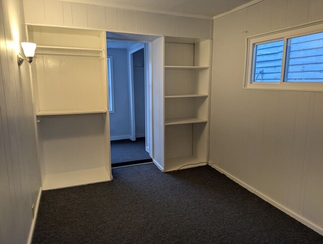 Building Photo - 225 Poplar St