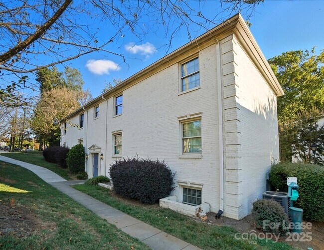 Building Photo - 4911 Park Rd