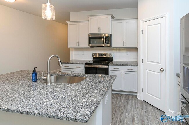 Building Photo - 125 River Springs Ct