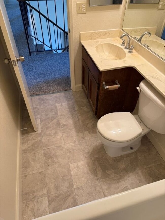 Building Photo - Updated 4 Bedroom 2.5 Bath Vacaville *Star...