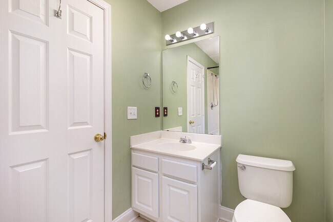 Building Photo - 13716 Riding Hill Ave