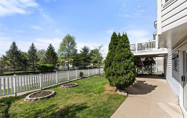 Building Photo - 605 Thornridge Dr