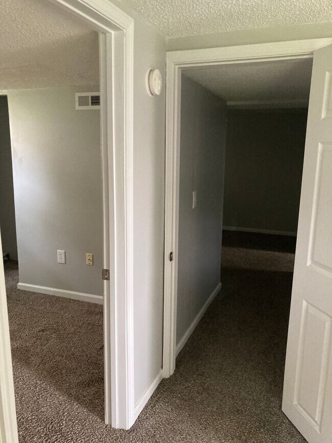 Building Photo - Rental Amount REDUCED!