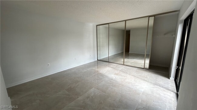 Building Photo - 5260 Cedarbend Dr