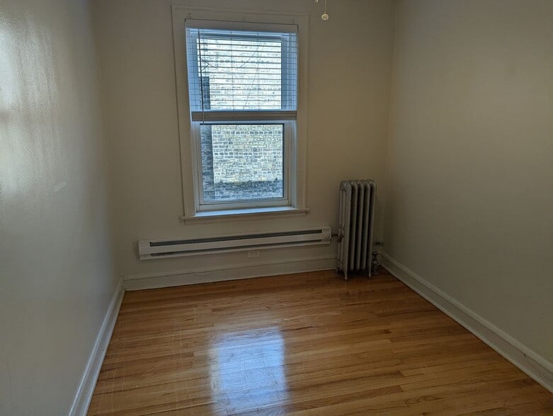 Building Photo - 4222 N Clark St