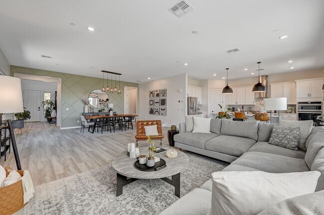 Building Photo - Stunning Fully Furnished 5-Bedroom Home in...