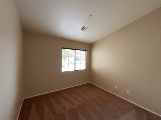 Building Photo - 3-Bed Oasis with 2.5 Baths in North Las Vegas – 1501 Sq Ft of Comfort Await!