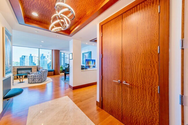 Building Photo - 2Bd/2.5Ba Seattle  Penthouse