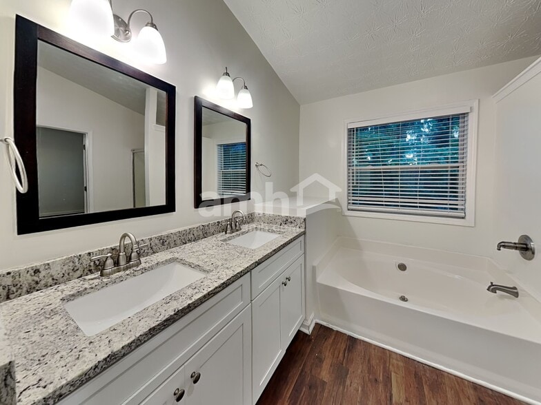 Building Photo - 4294 Windale Dr NW