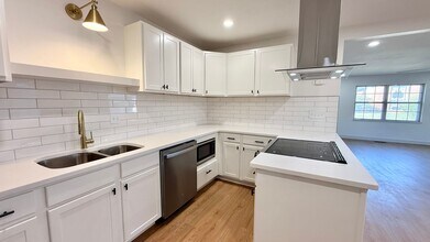 Building Photo - Fully Remodeled Home Near Penn and NW Expressway