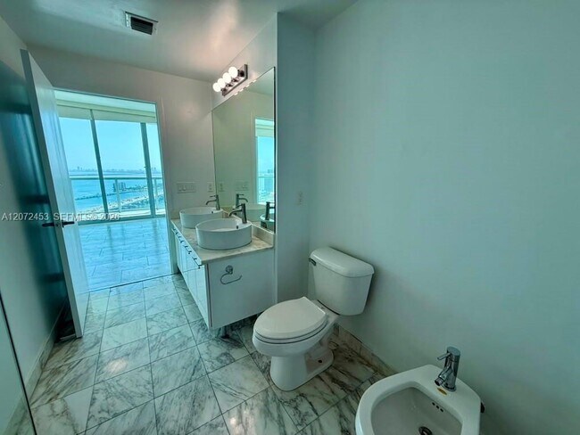 Building Photo - 888 Biscayne Blvd