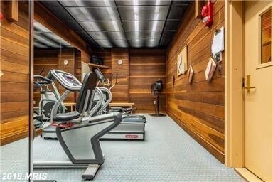 Building Photo - Renovated 1BR, 1BA + Garage Space. 2 Block...