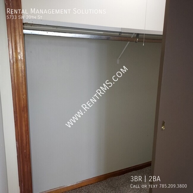 Building Photo - 5733 SW 20th St