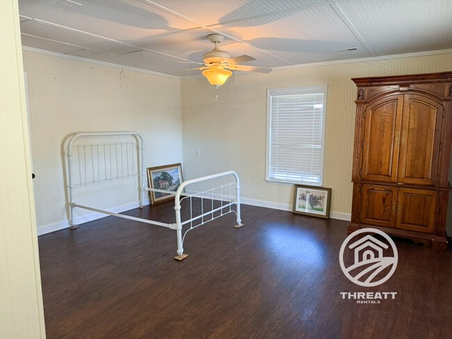 Building Photo - 1049 Long Branch Church Rd