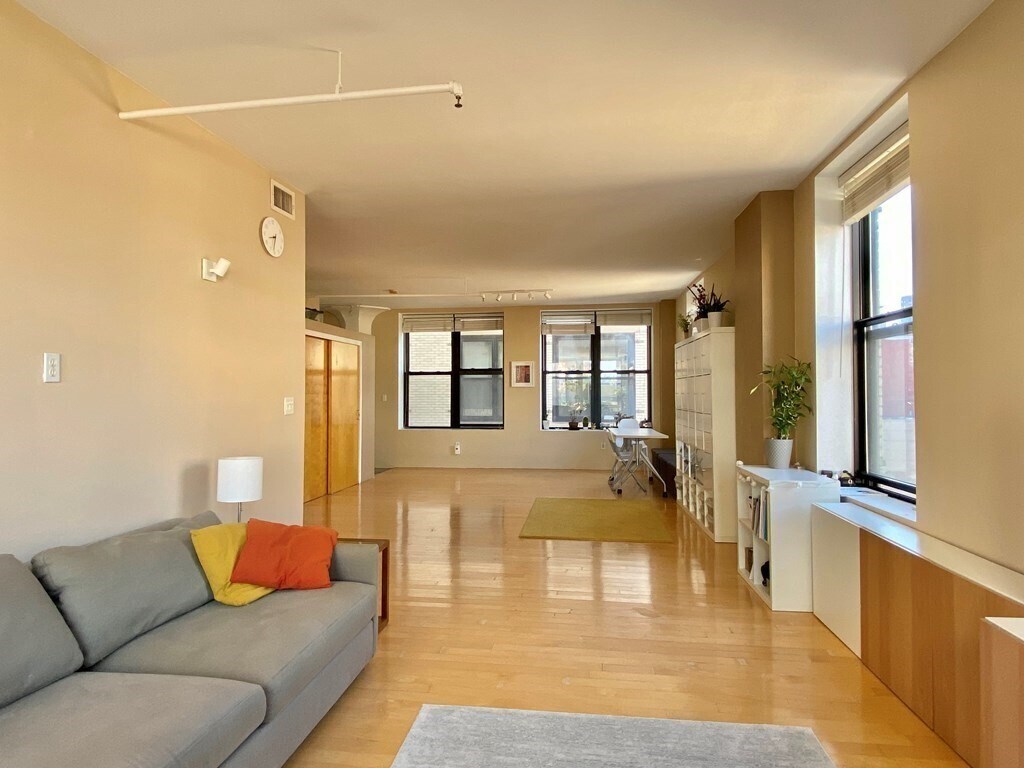 Building Photo - 453 Washington St