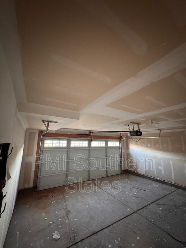 Building Photo - 358 Hobson Wy