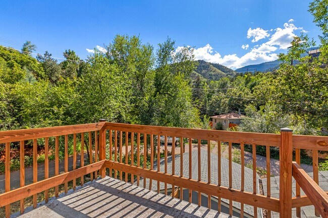 Building Photo - 135 S Path