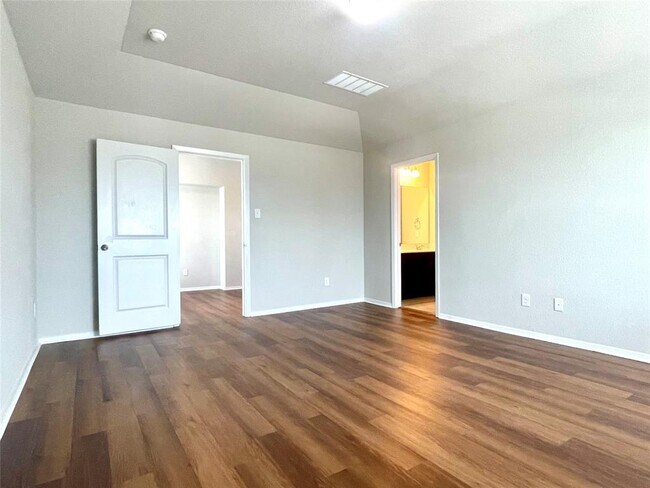 Building Photo - 6701 Wolf Pack Dr