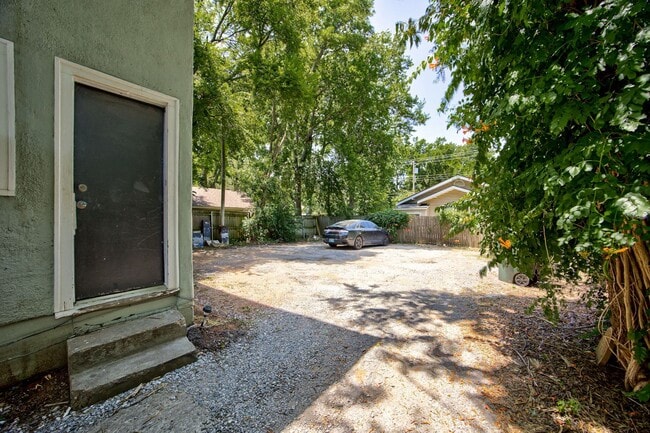 Building Photo - Studio in Norman near OU!
