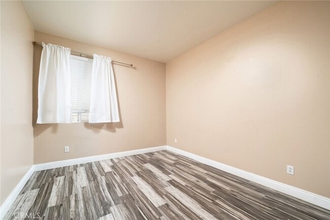 Building Photo - 12833 Biscayne Ave