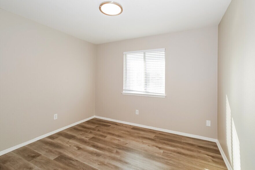 Building Photo - 217 Hilltop Dr