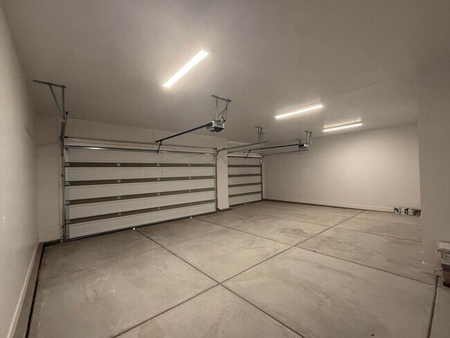 Building Photo - Brand New 4 Bedroom Home!!