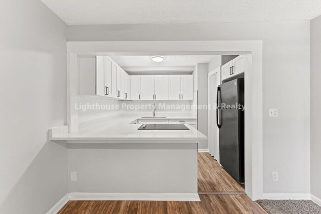 Building Photo - Gorgeous 4/2 Townhome-Brooklynn