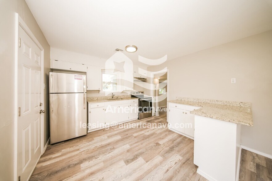 Building Photo - 225 E Himes St