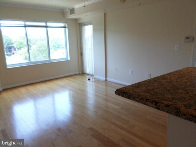 Building Photo - 3101 N Hampton Dr