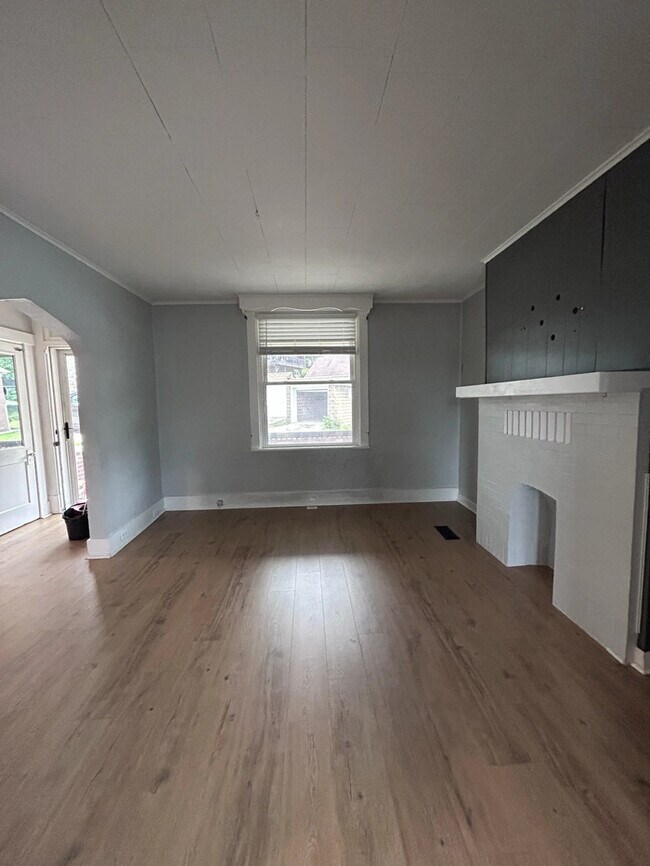 Building Photo - 3306 Regan Ave