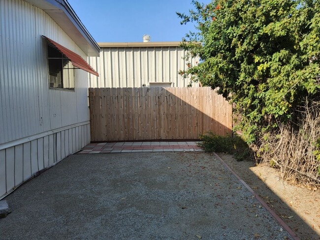 Building Photo - 6225 Tigerflower Dr