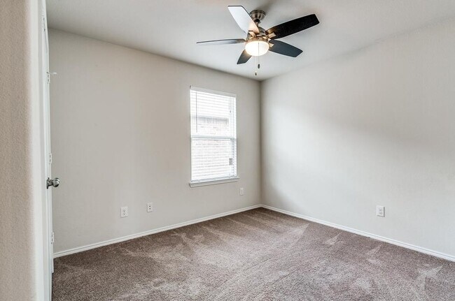 Building Photo - 369 Magma Dr