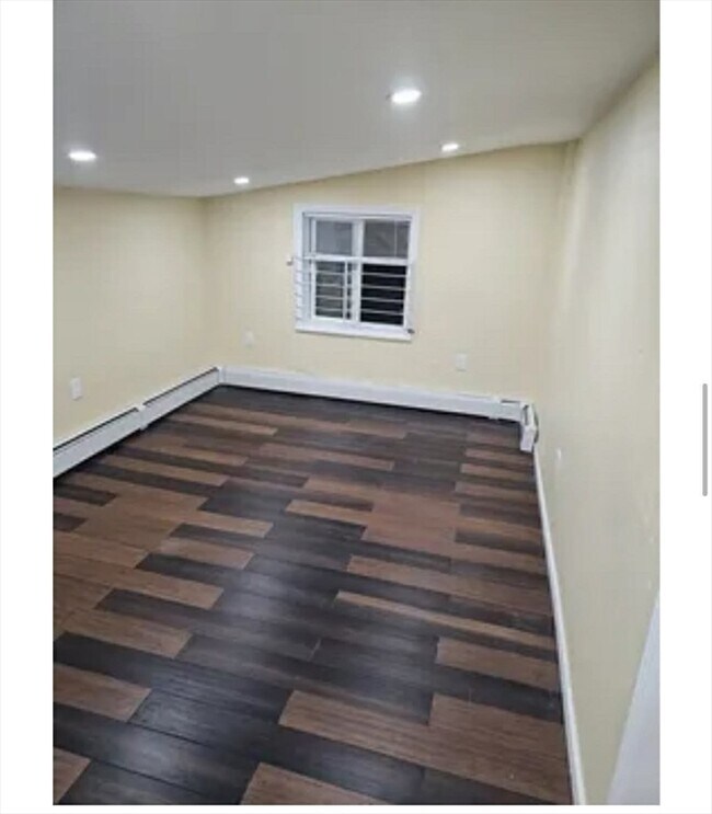 Building Photo - 44 Milton St