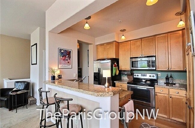 Building Photo - Gorgeous Renton Highlands Condo * Attached...