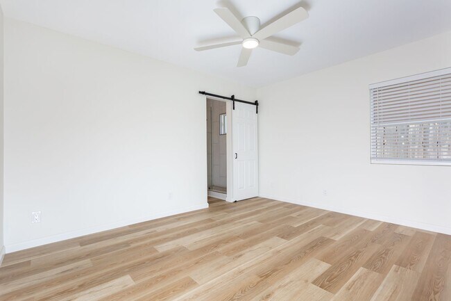 Building Photo - **PRICE REDUCED!** Amazing Renovated 1-BR ...