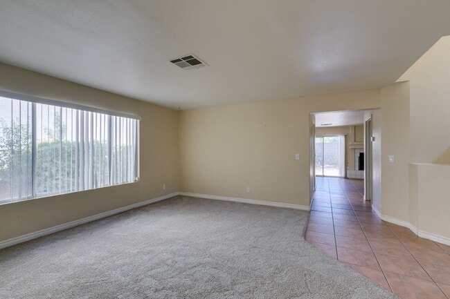 Building Photo - SUMMERLIN, SPACIOUS, 4 BED HOME WHITH A LARGE BACKYARD