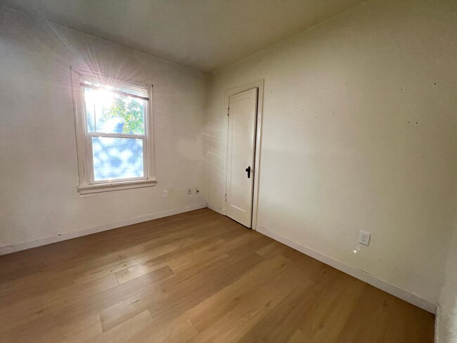 Building Photo - Cute 2 bedroom, 1 bath in Mount Vernon clo...
