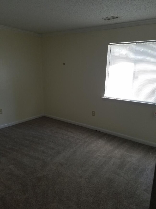 Building Photo - 2 BEDROOM 2 BATH  BOTTOM FLOOR UNIT AT MYR...