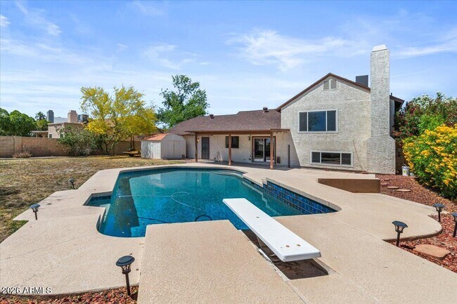 Building Photo - 1041 E Kristal Way